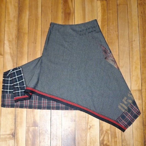 Cop.Copine Asymmetrical Skirt with Gray and Plaid Design - Picture 3 of 8